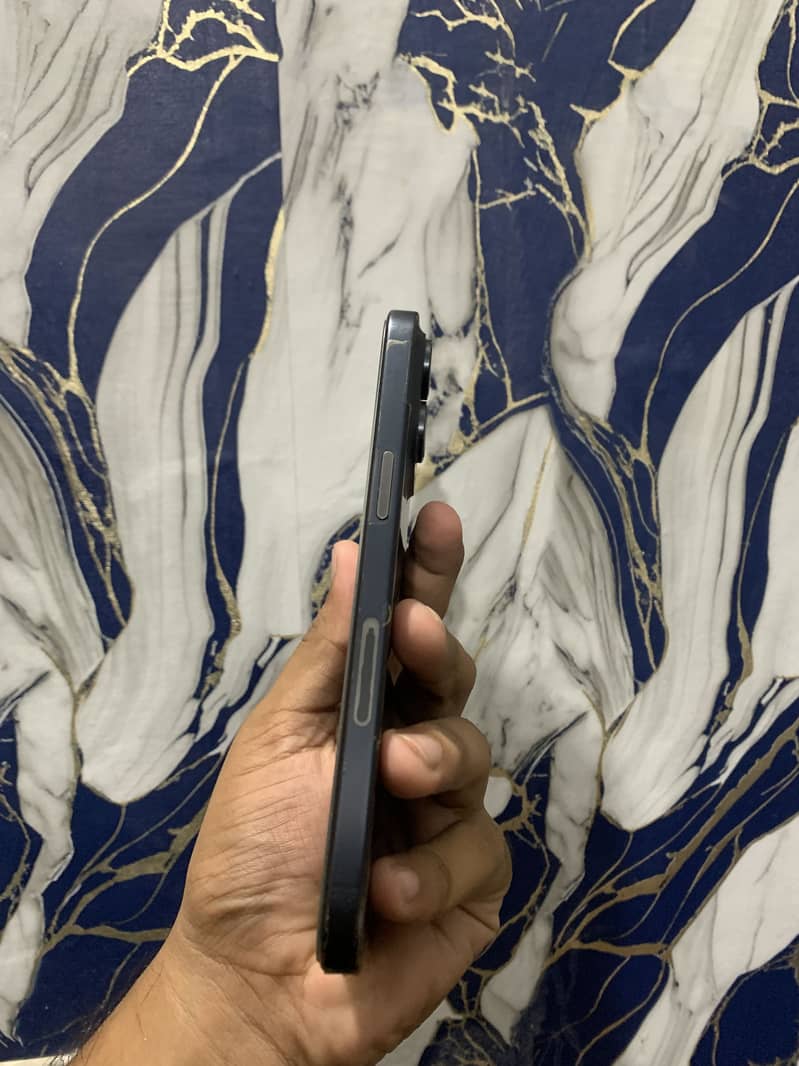 Apple iPhone 15 Pro Max 3