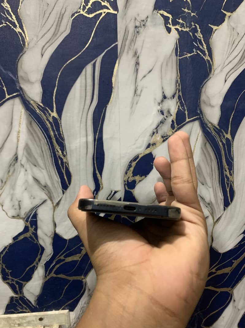 Apple iPhone 15 Pro Max 4