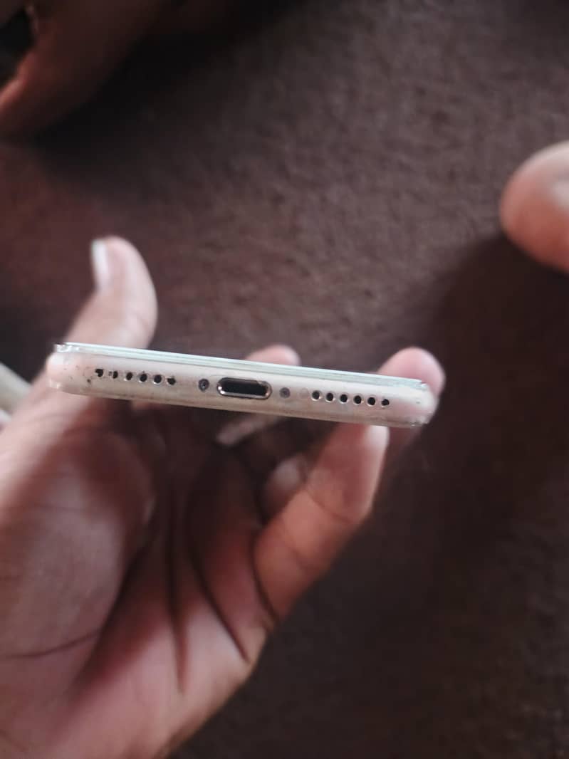 Apple iPhone 8 3