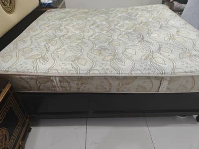 Master molty spring mattress king size bed