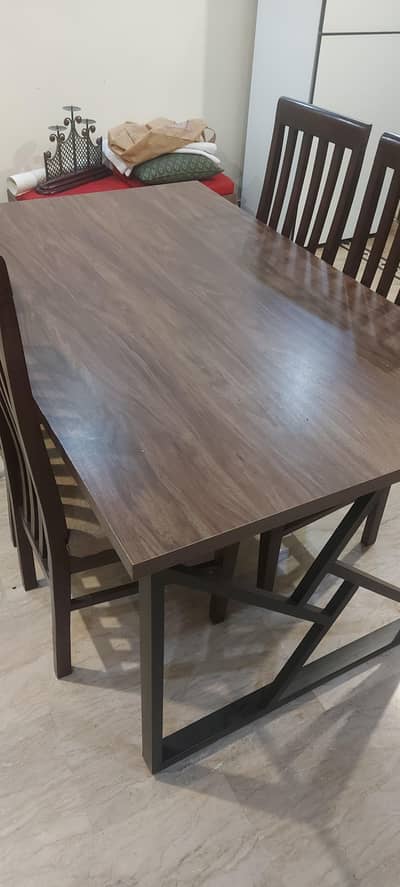 Dininng table and chairs
