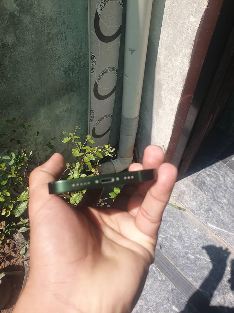 Apple iPhone 13 2