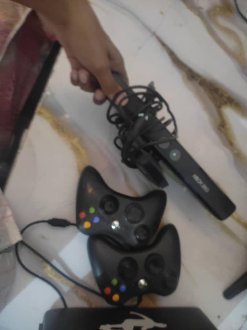 Xbox 360 with two controllers 0