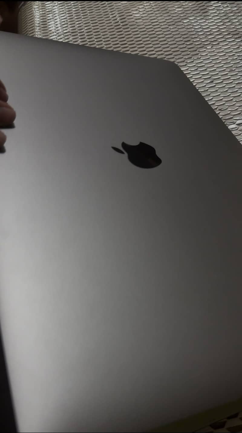 Apple MacBook Pro 2018/19 3