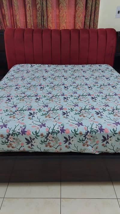 King-size Bedset with Side Tables & Dressing