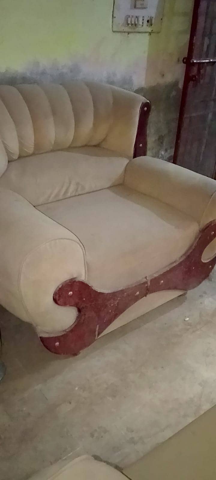 2 Single Seater Sofas in Good Condition 0