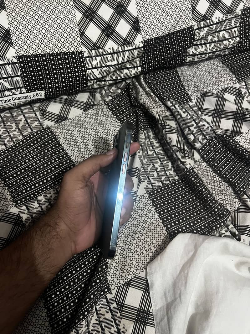 Apple iPhone 13 Pro Max 5