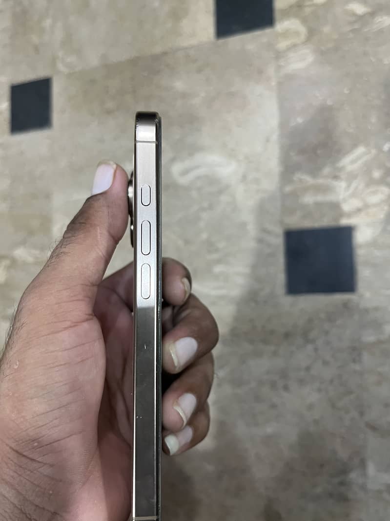 Apple iPhone 16 Pro 6