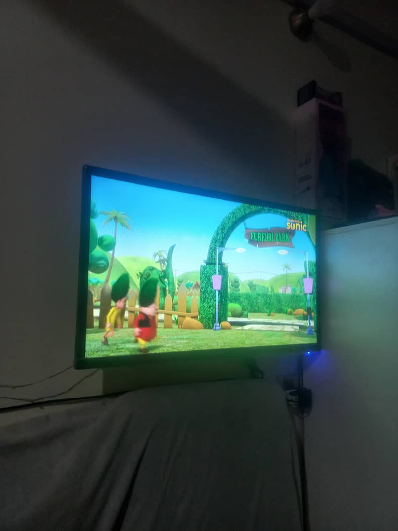 SMART LED TV 1
