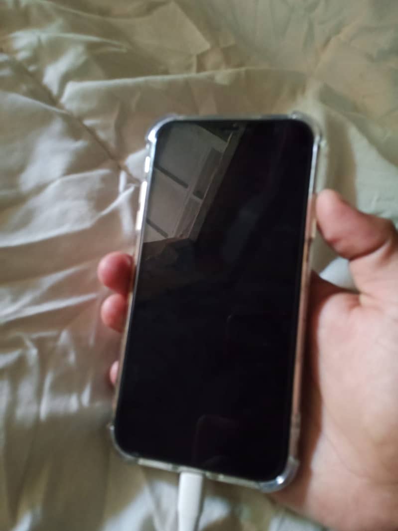 Apple iPhone 11 4