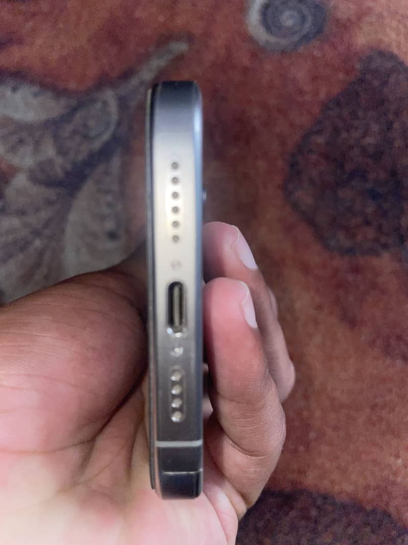 Apple iPhone 15 Pro Max 2