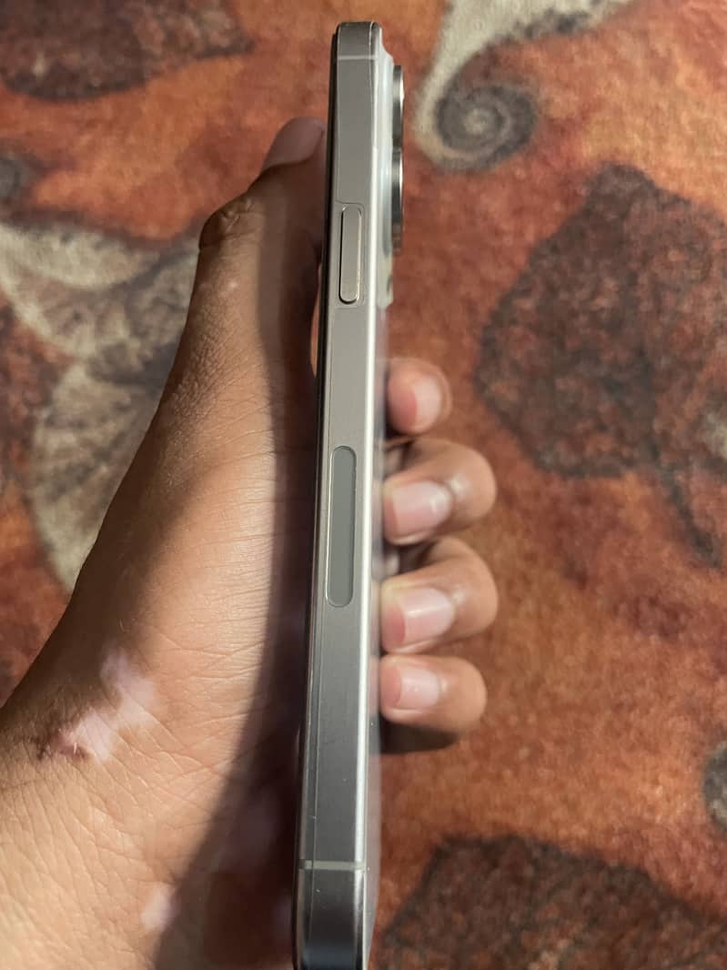 Apple iPhone 15 Pro Max 4