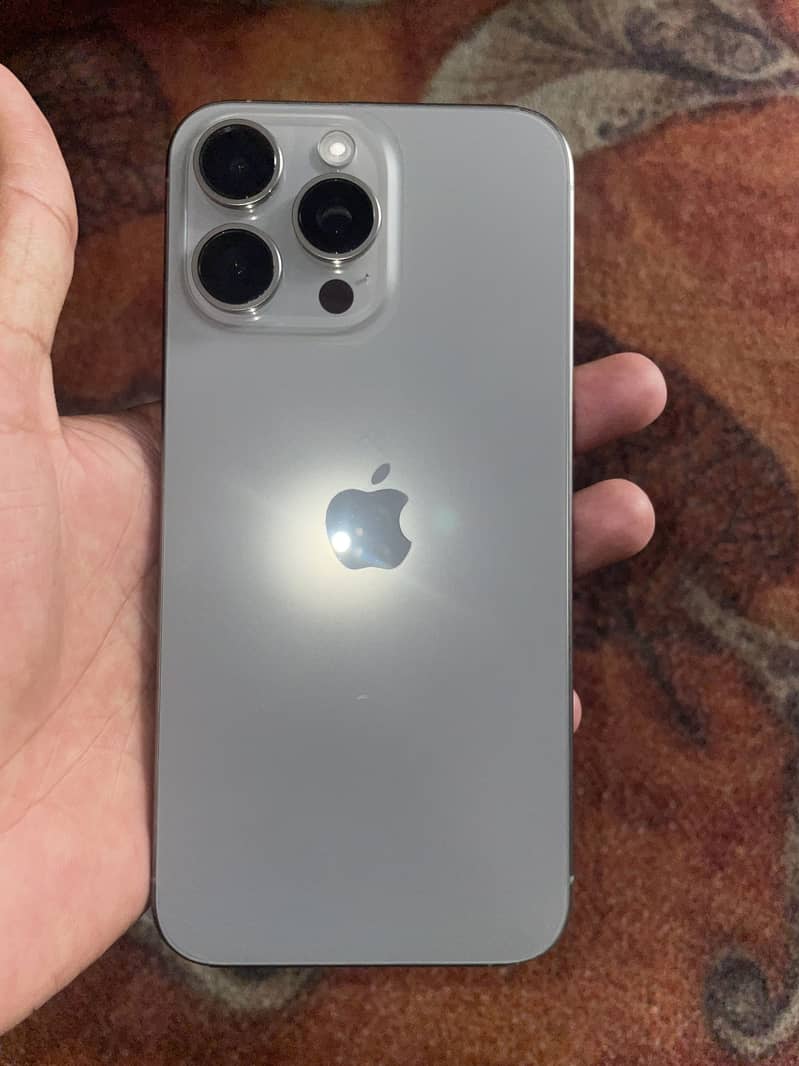 Apple iPhone 15 Pro Max 5