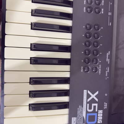 Korg x5D keyboard midi workstation