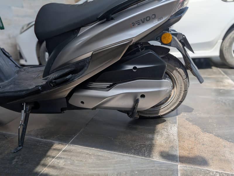 Revoo E52 3