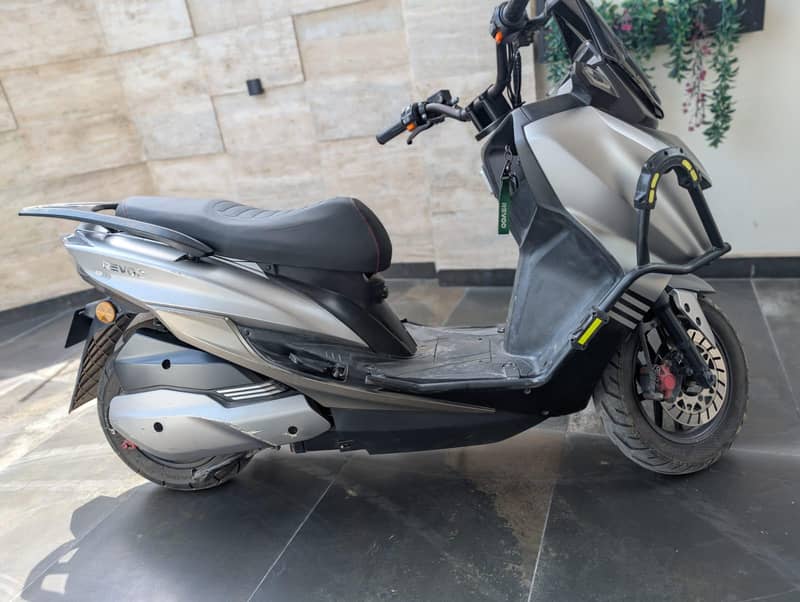 Revoo E52 5