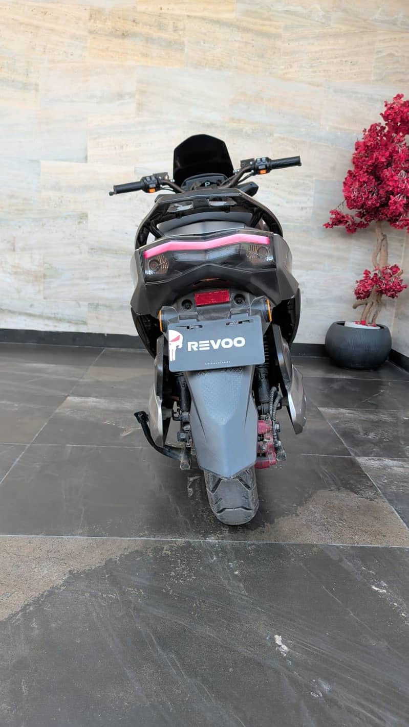 Revoo E52 7