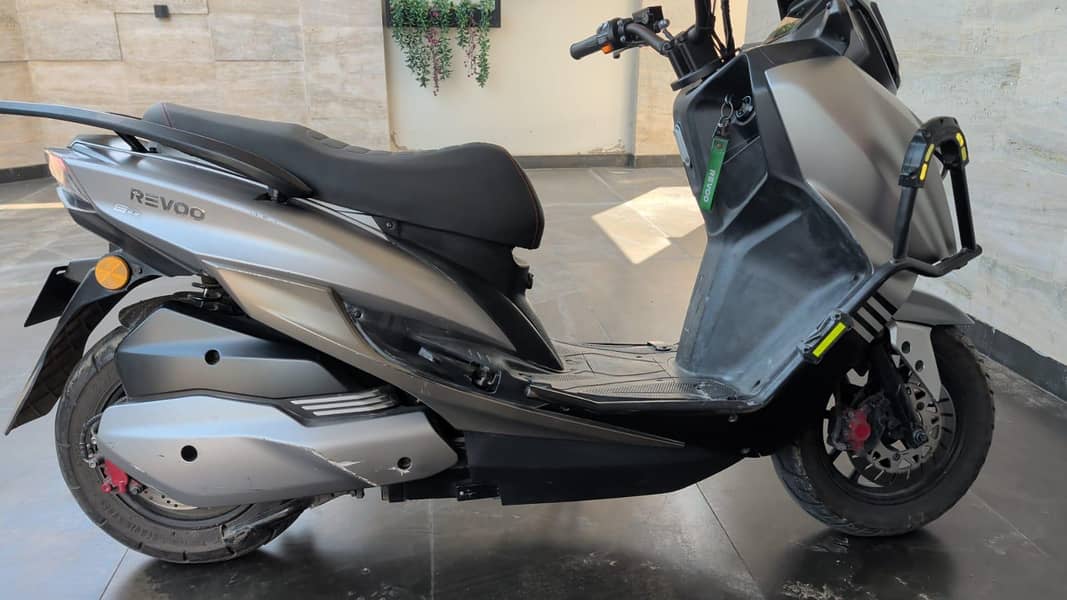 Revoo E52 8