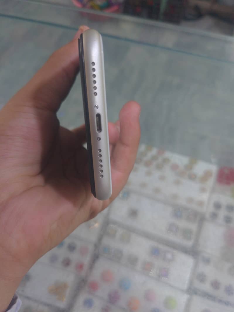 Apple iPhone 11 3