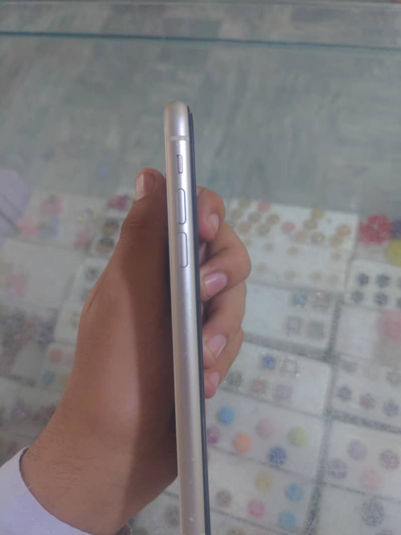 Apple iPhone 11 4