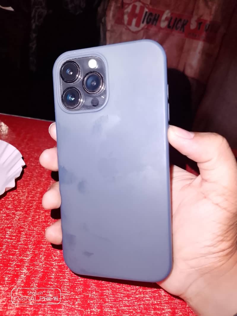 Apple iPhone 13 Pro Max 2