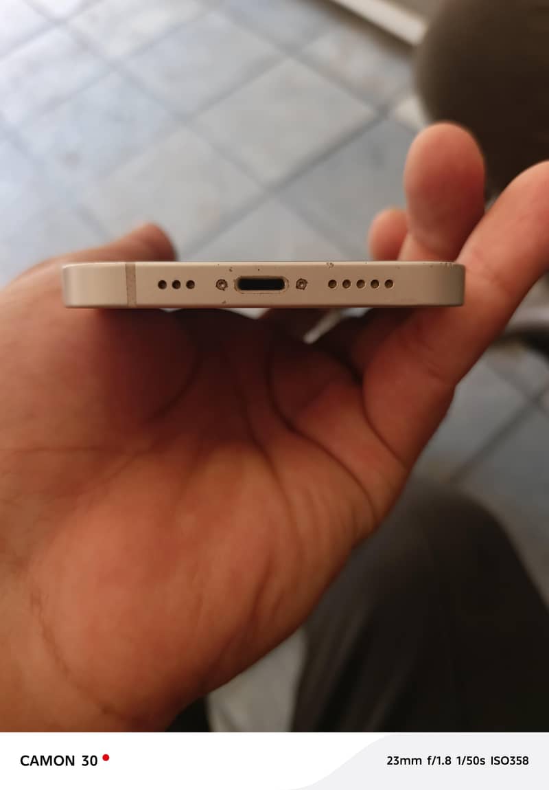 Apple iPhone 12 4