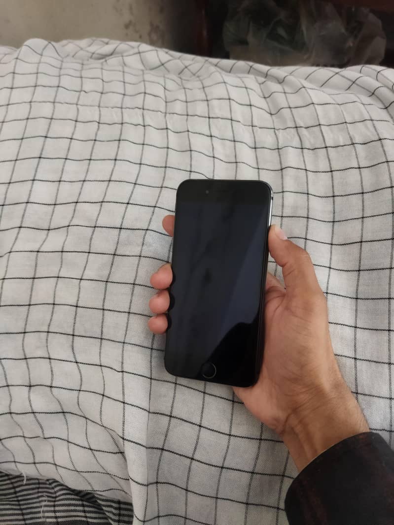 Apple iPhone 8 1