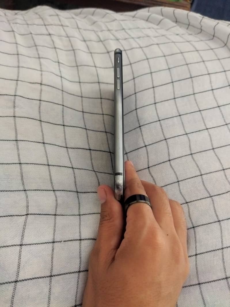 Apple iPhone 8 5