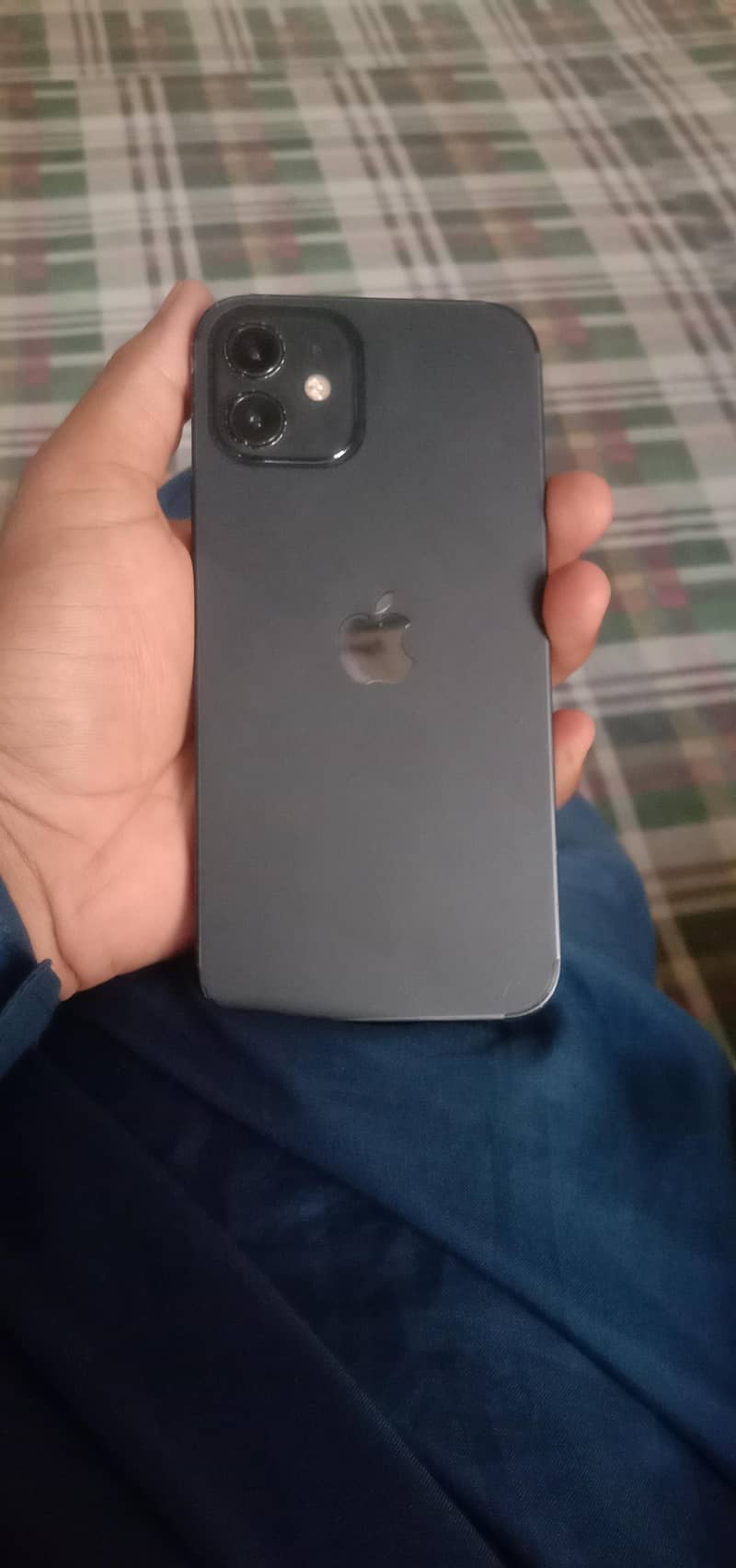 Apple iPhone 12 4