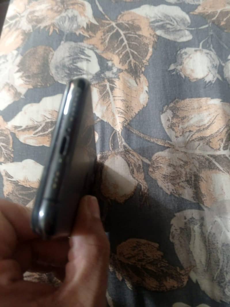Apple iPhone 11 Pro 1