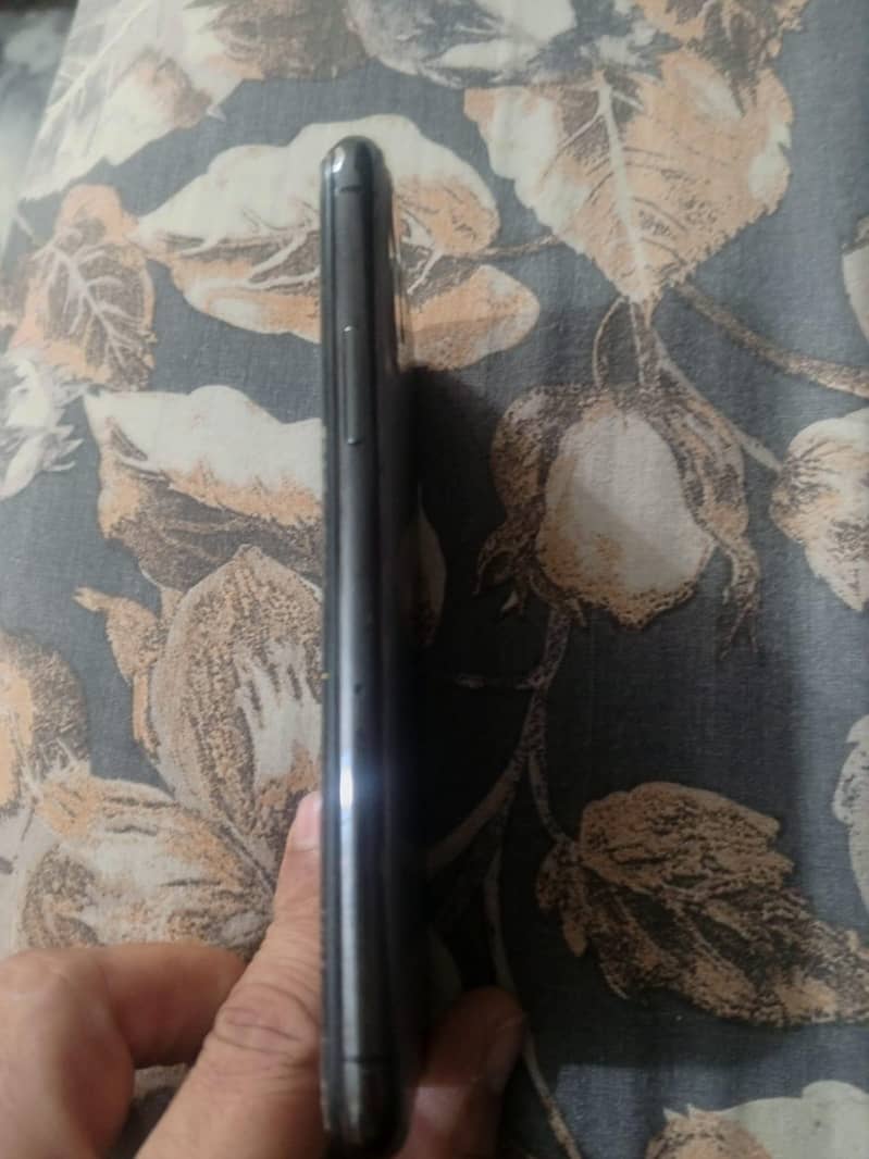 Apple iPhone 11 Pro 2