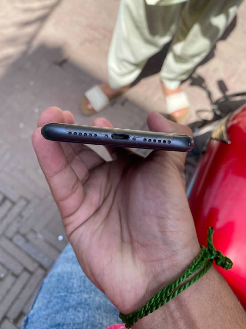 Apple iPhone 11 0