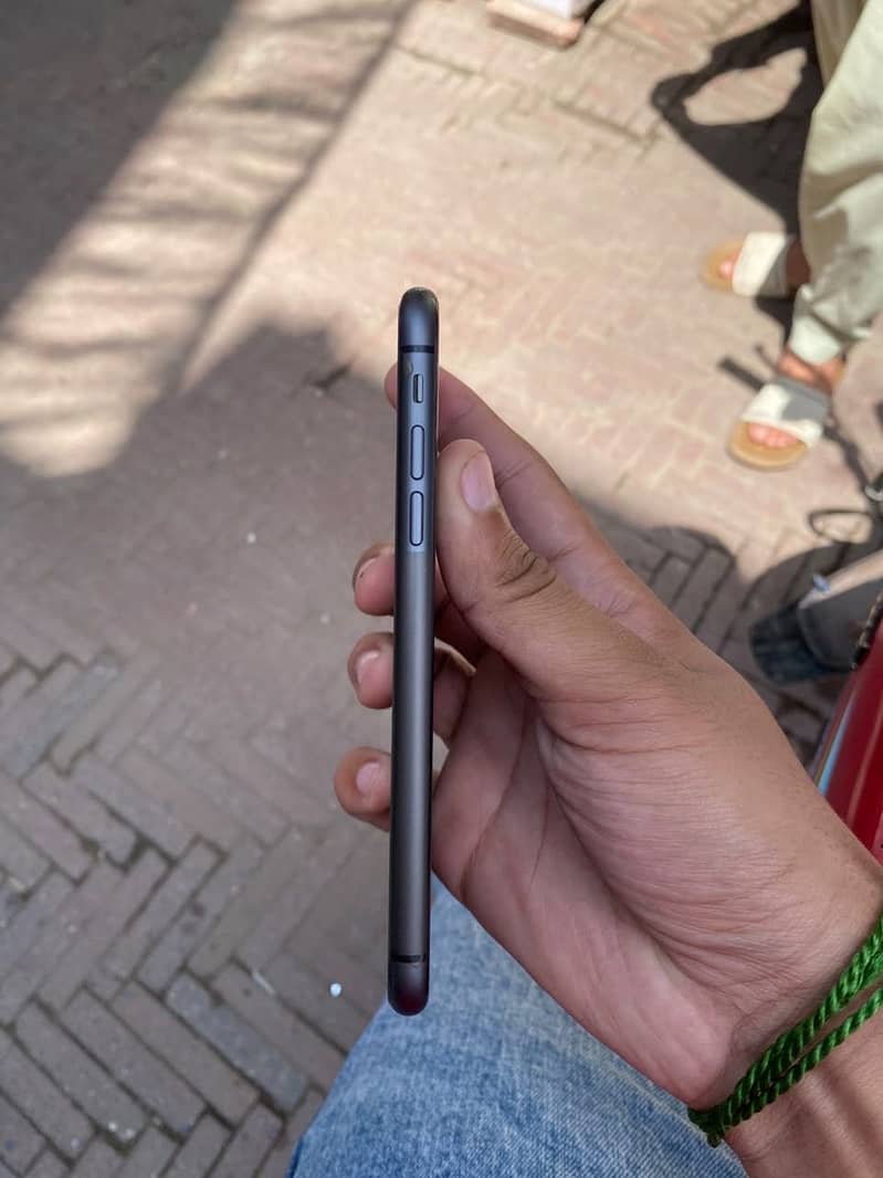 Apple iPhone 11 3