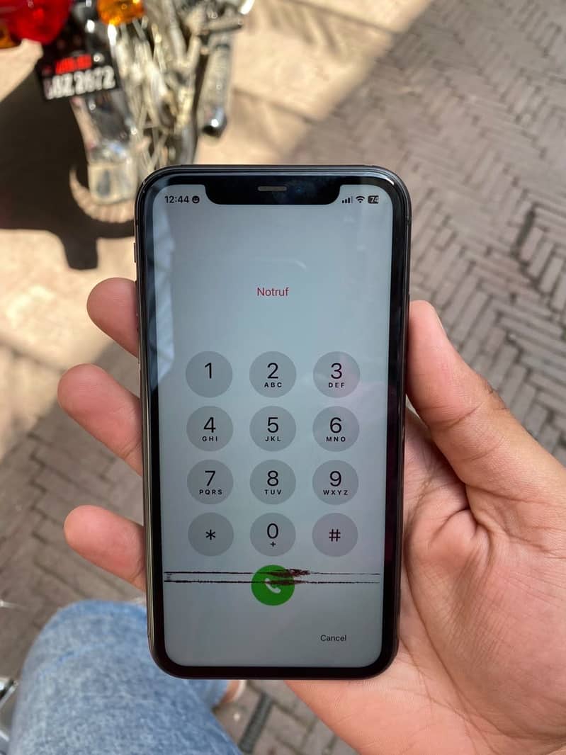 Apple iPhone 11 4
