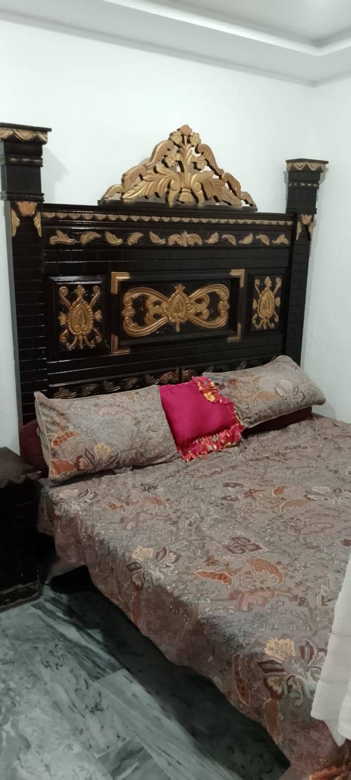 used bed & Dressing & showcase 3 items 0