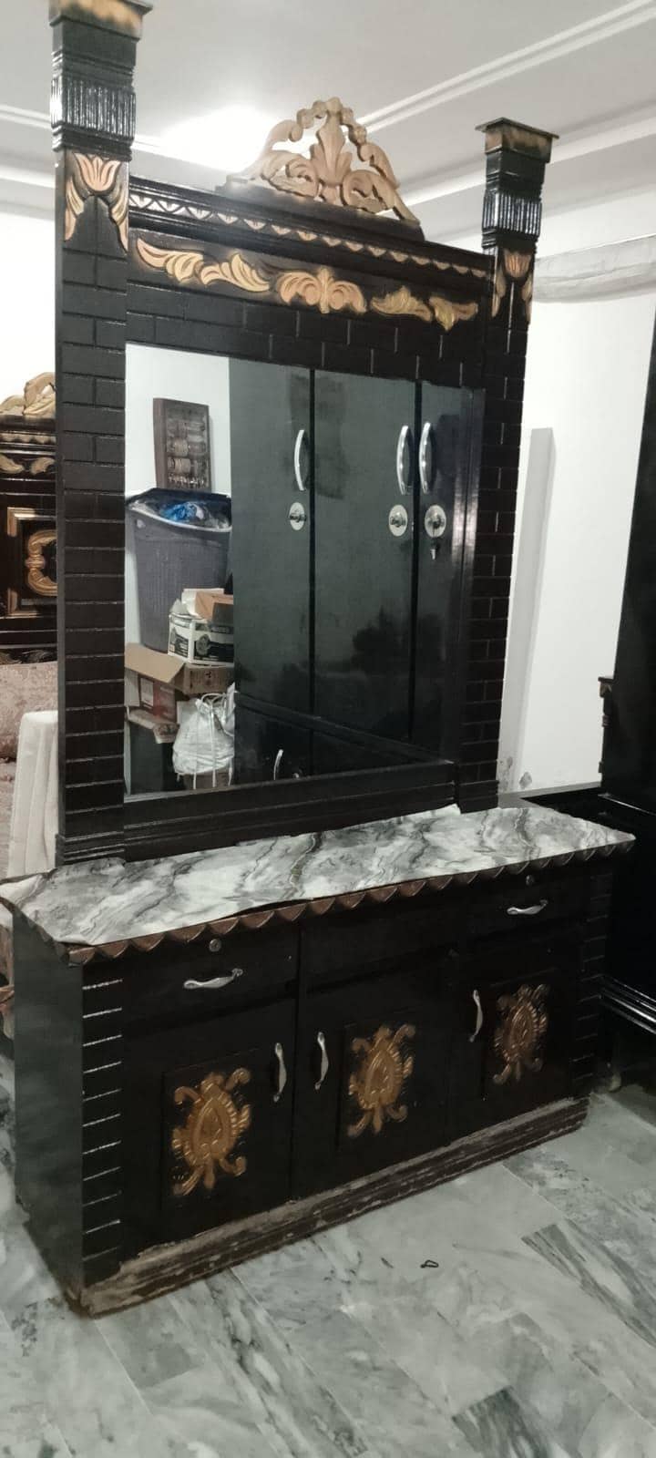 used bed & Dressing & showcase 3 items 2