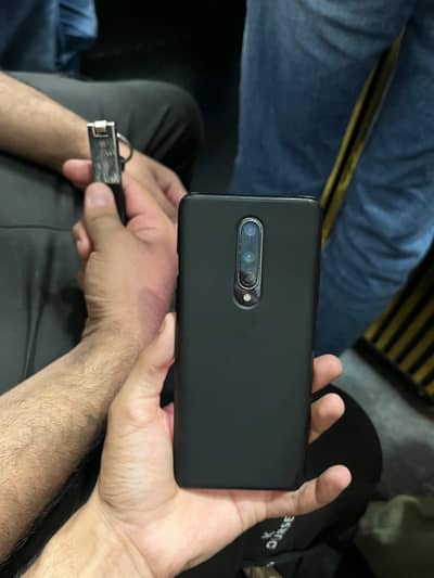 One Plus 8 8/128 Single sim cp lifetime Dot and half line