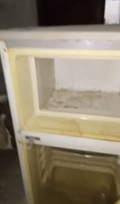Used double door fridge Contacts:03480230104