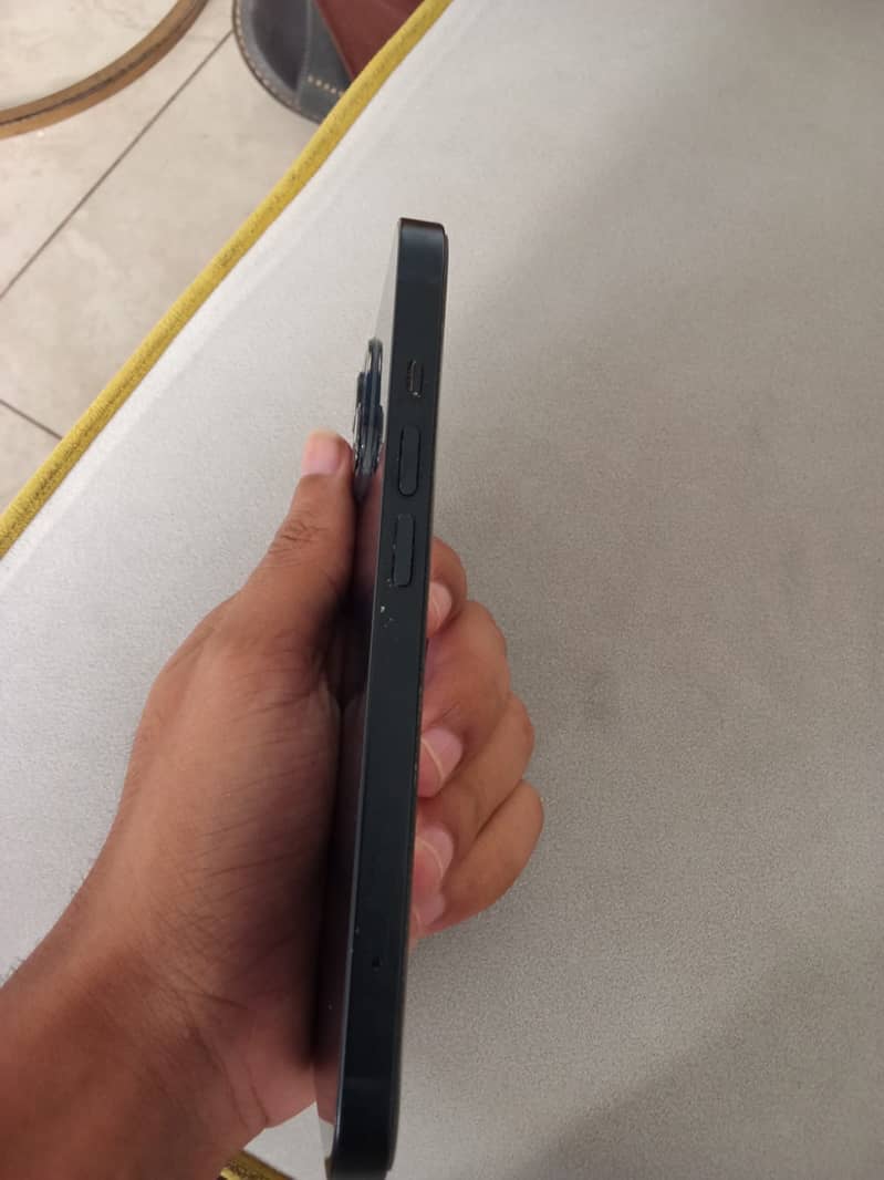 Apple iPhone 13 1