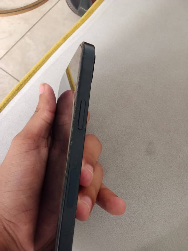 Apple iPhone 13 2