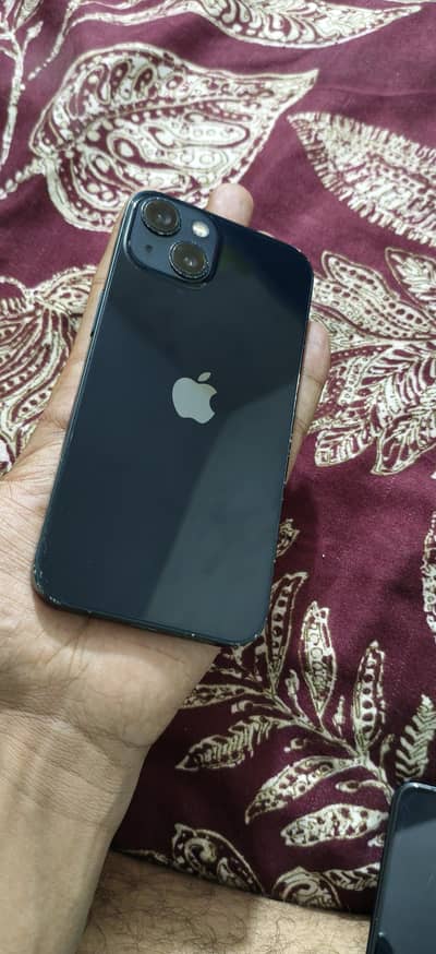 Apple iPhone 13