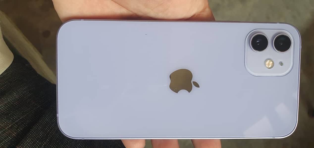 Apple iPhone 12 4