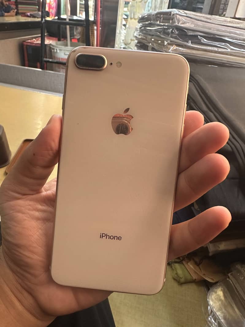 Apple iPhone 8 Plus 1
