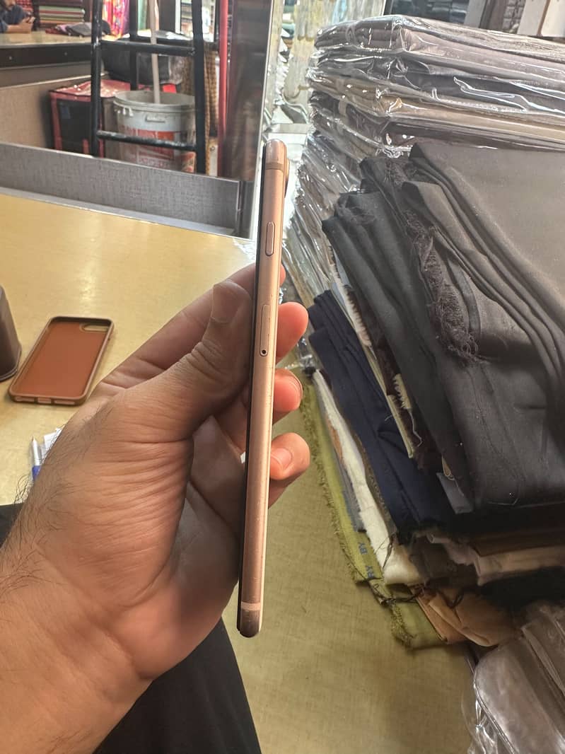Apple iPhone 8 Plus 2