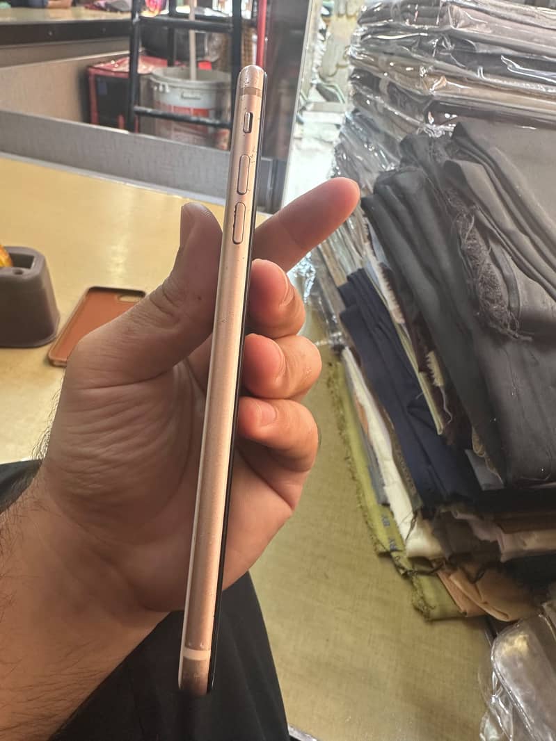 Apple iPhone 8 Plus 3