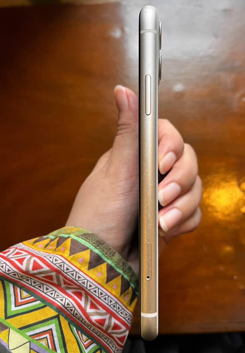 Apple iPhone 11 3
