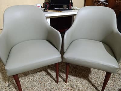 Premium Quality Mid-Century Accent / Visitor Chairs (Pair of 2)