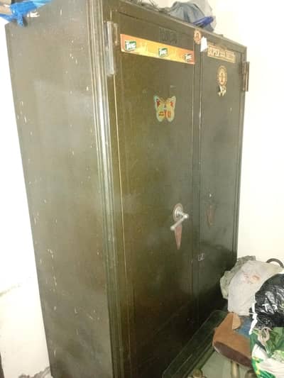 Iron Almira For Sale.