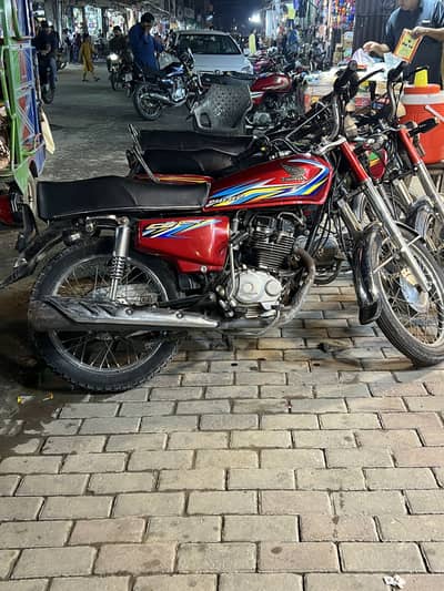 Honda CG 125  Pic old hy condition Bhoot Achi hy shokeen Bhaiyo k liya
