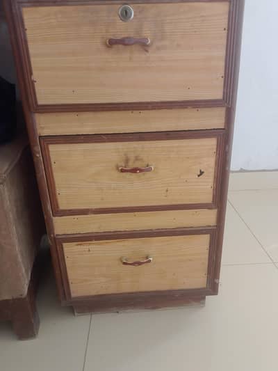 -Dressing table and can use for beauty parlour